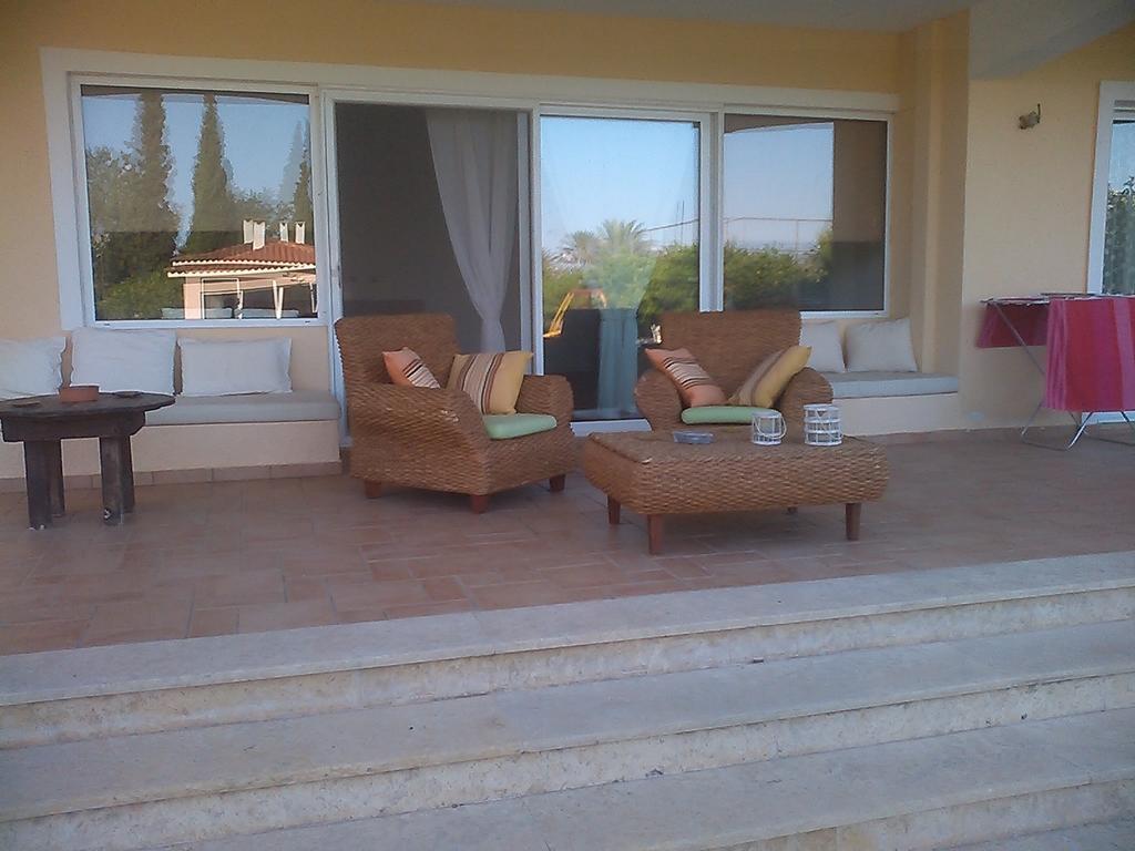 Marathon Beachside Villa 100M From The Beach Schinias Exterior photo