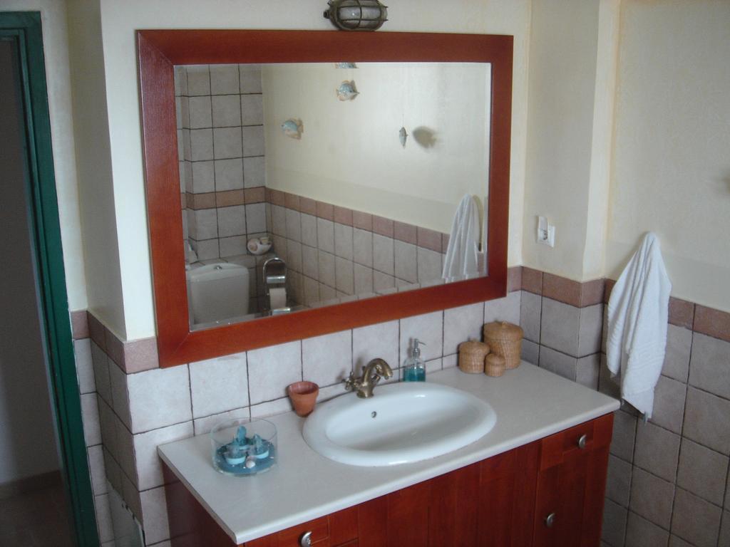 Marathon Beachside Villa 100M From The Beach Schinias Exterior photo