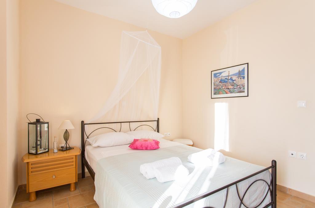 Marathon Beachside Villa 100M From The Beach Schinias Exterior photo