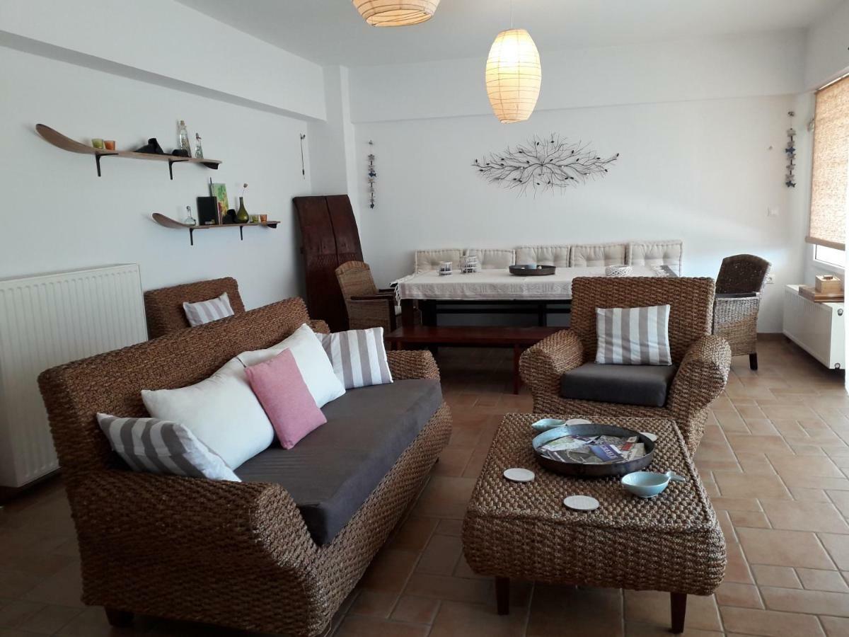 Marathon Beachside Villa 100M From The Beach Schinias Exterior photo